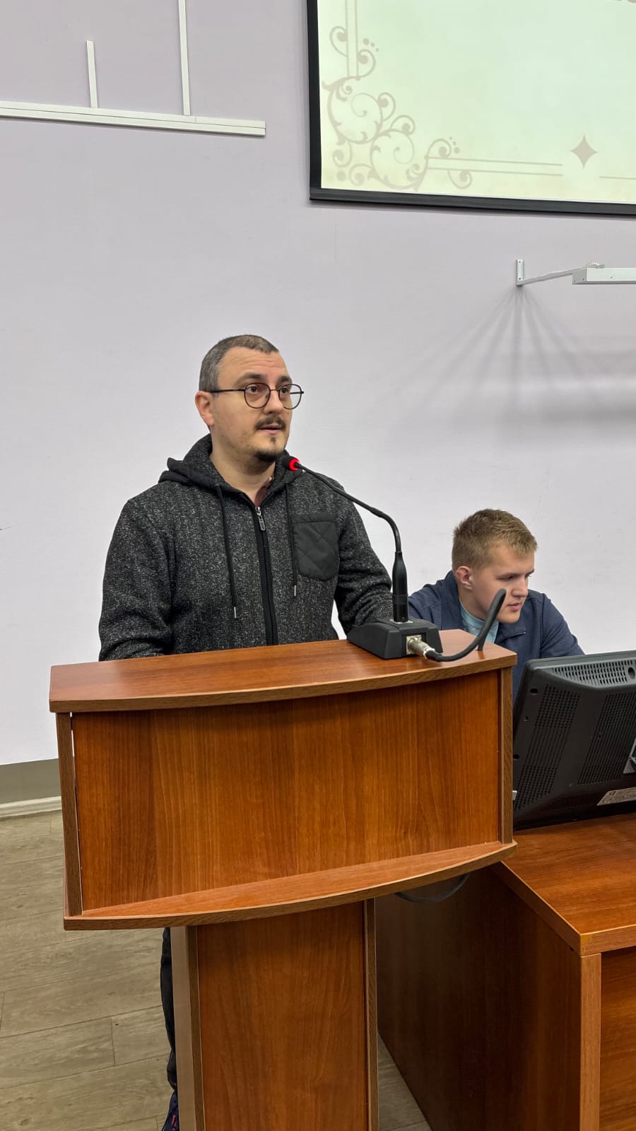 ДР АЛЕКСА ФИЛИПОВИЋ ОДРЖАО ПРЕДАВАЊЕ У ТУЛИ: СПОЉНА ПОЛИТИКА СРБИЈЕ ИЗМЕЂУ ЧЕТИРИ СТУБА