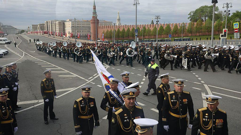 ПАРАДА ПОБЕДЕ У МОСКВИ ЗАВРШЕНА ВАЗДУШНИМ СПЕКТАКЛОМ